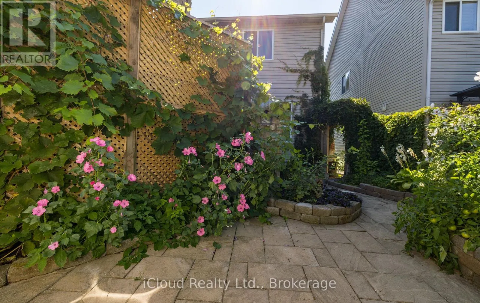 105 HAMPSON CRESCENT