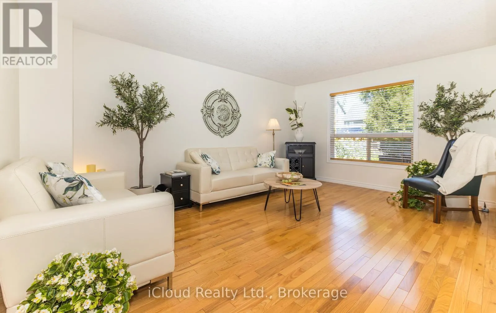 105 HAMPSON CRESCENT
