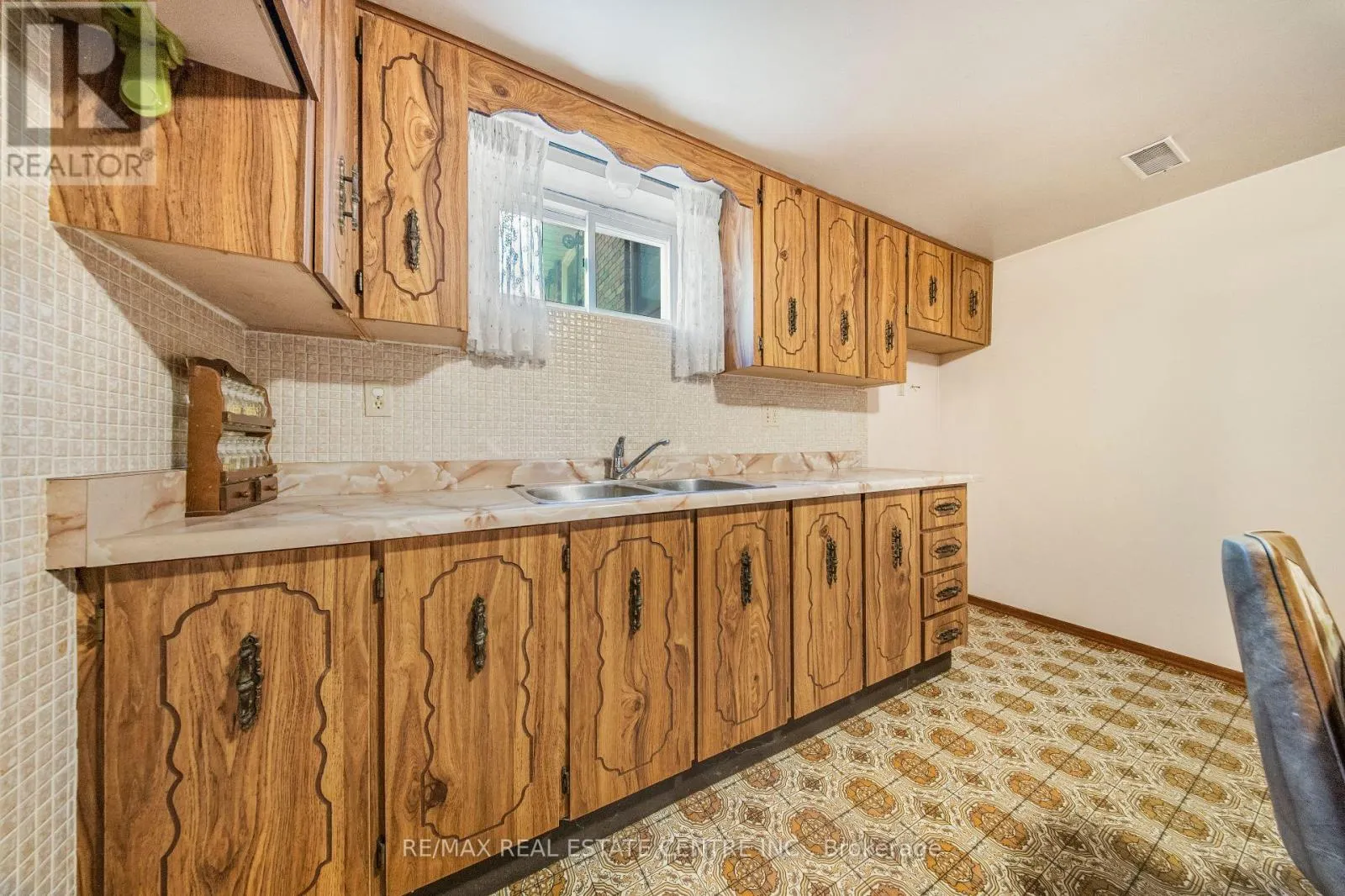 103 FOREST HILL CRESCENT
