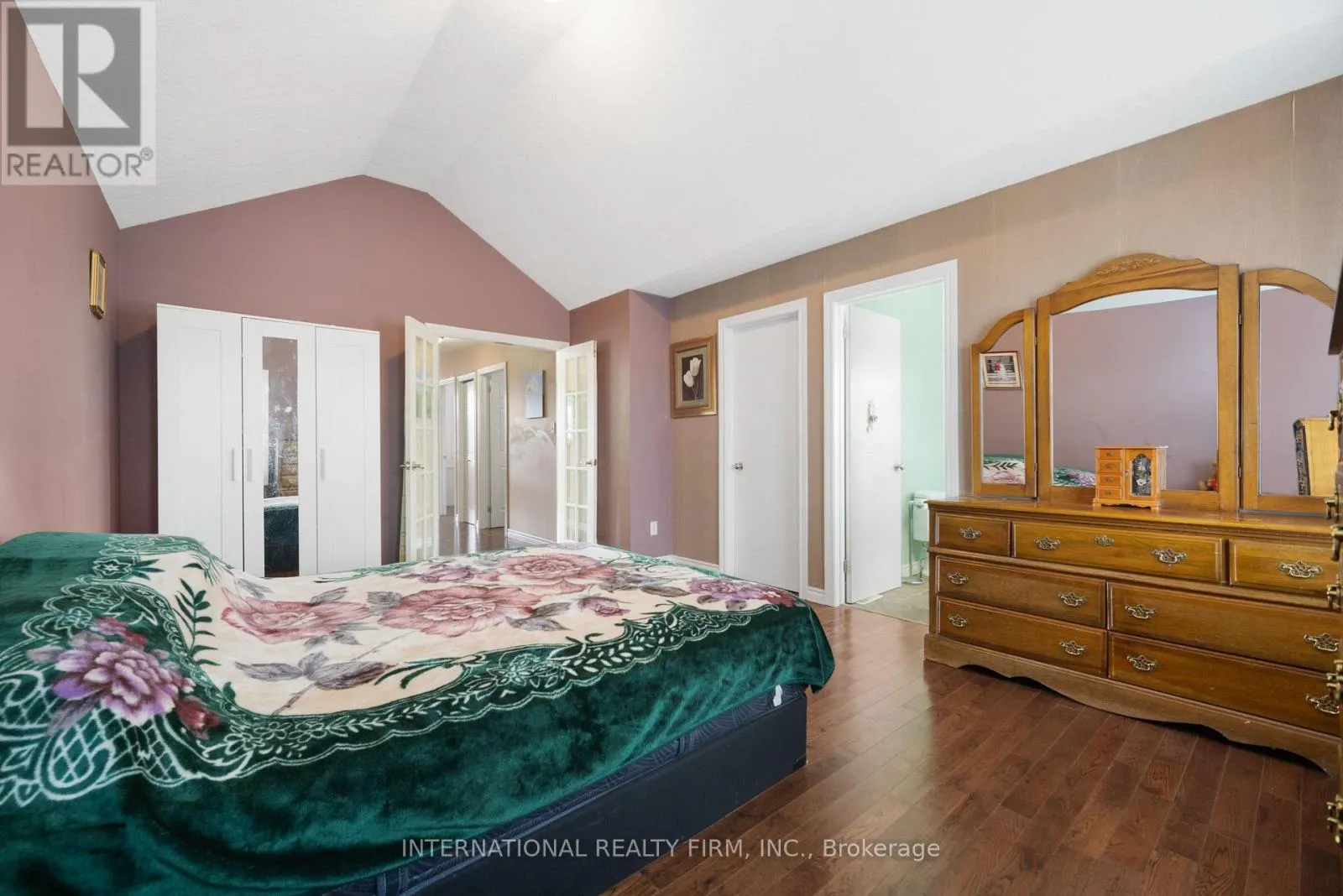1055 CROSSCREEK CRESCENT