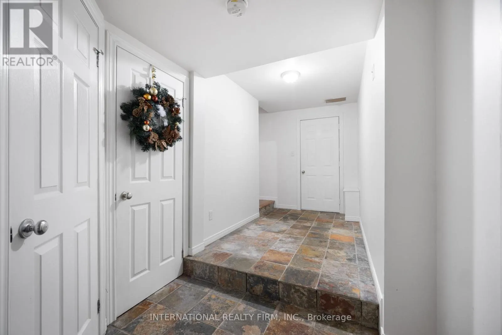 1055 CROSSCREEK CRESCENT