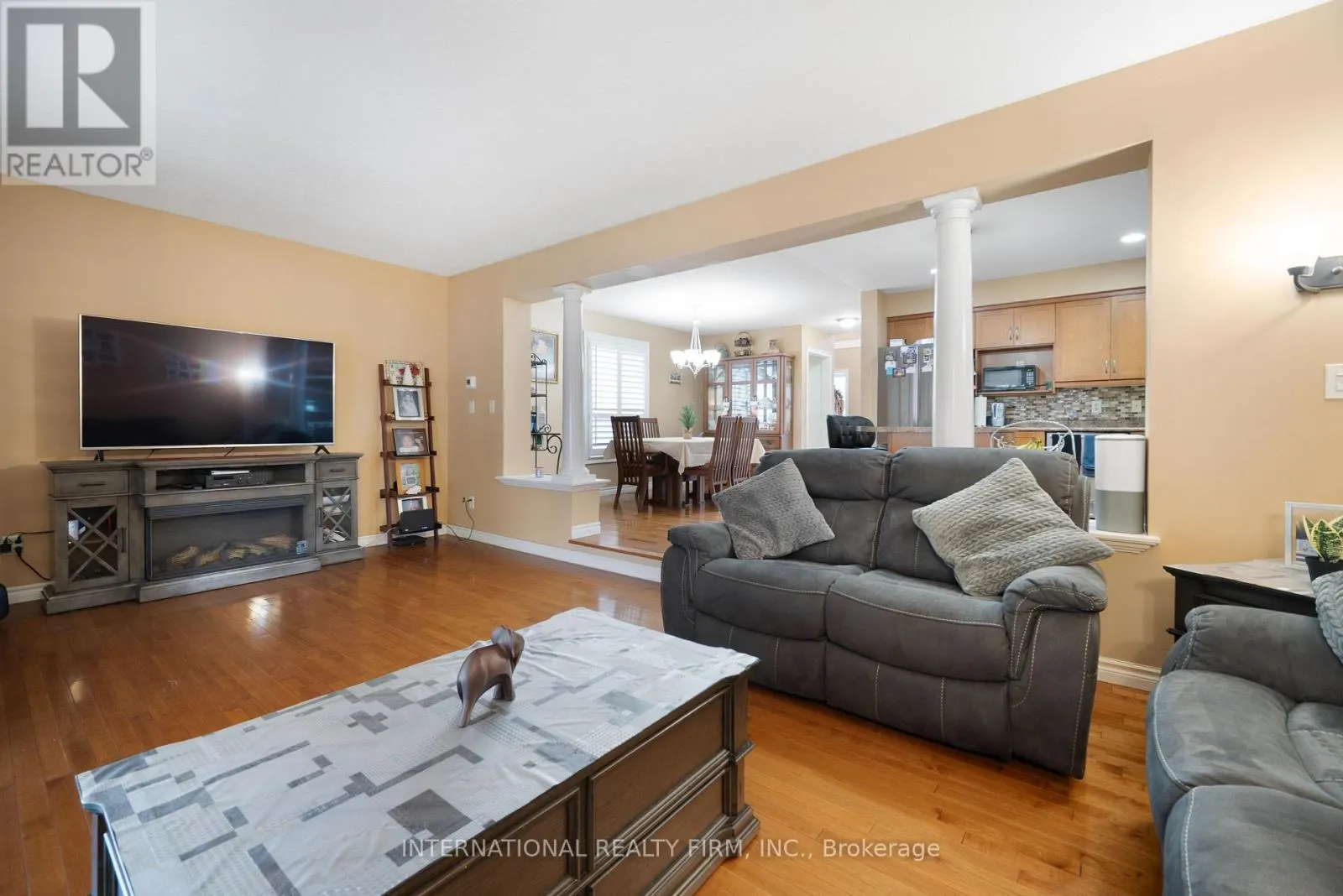 1055 CROSSCREEK CRESCENT