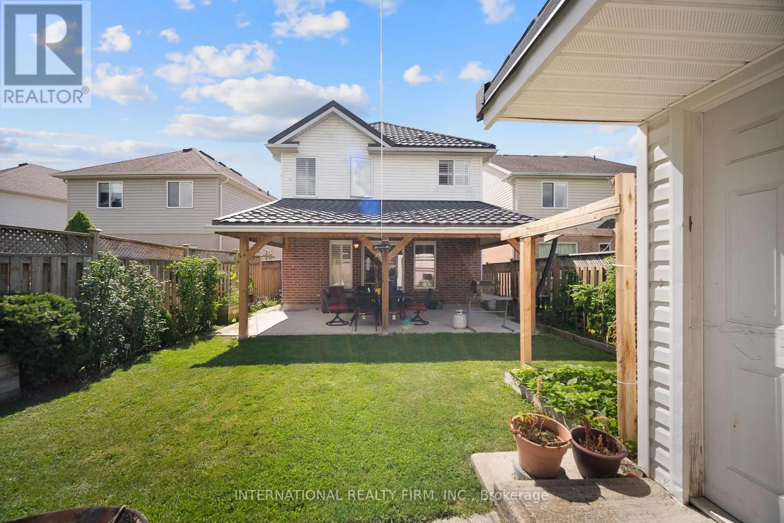 1055 CROSSCREEK CRESCENT