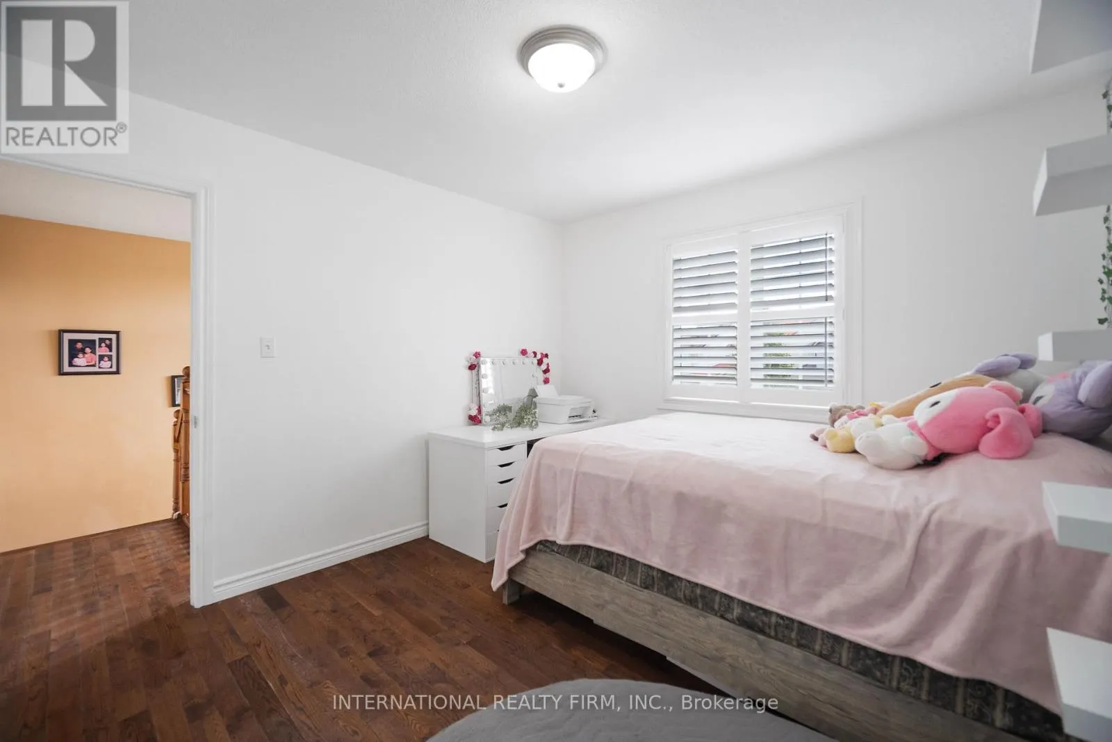 1055 CROSSCREEK CRESCENT