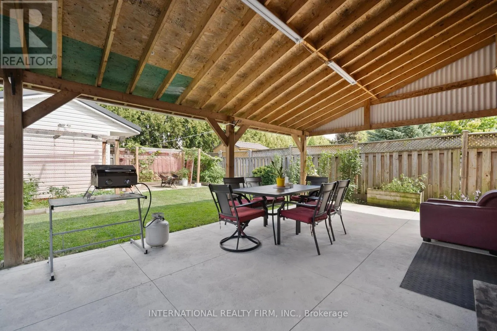 1055 CROSSCREEK CRESCENT