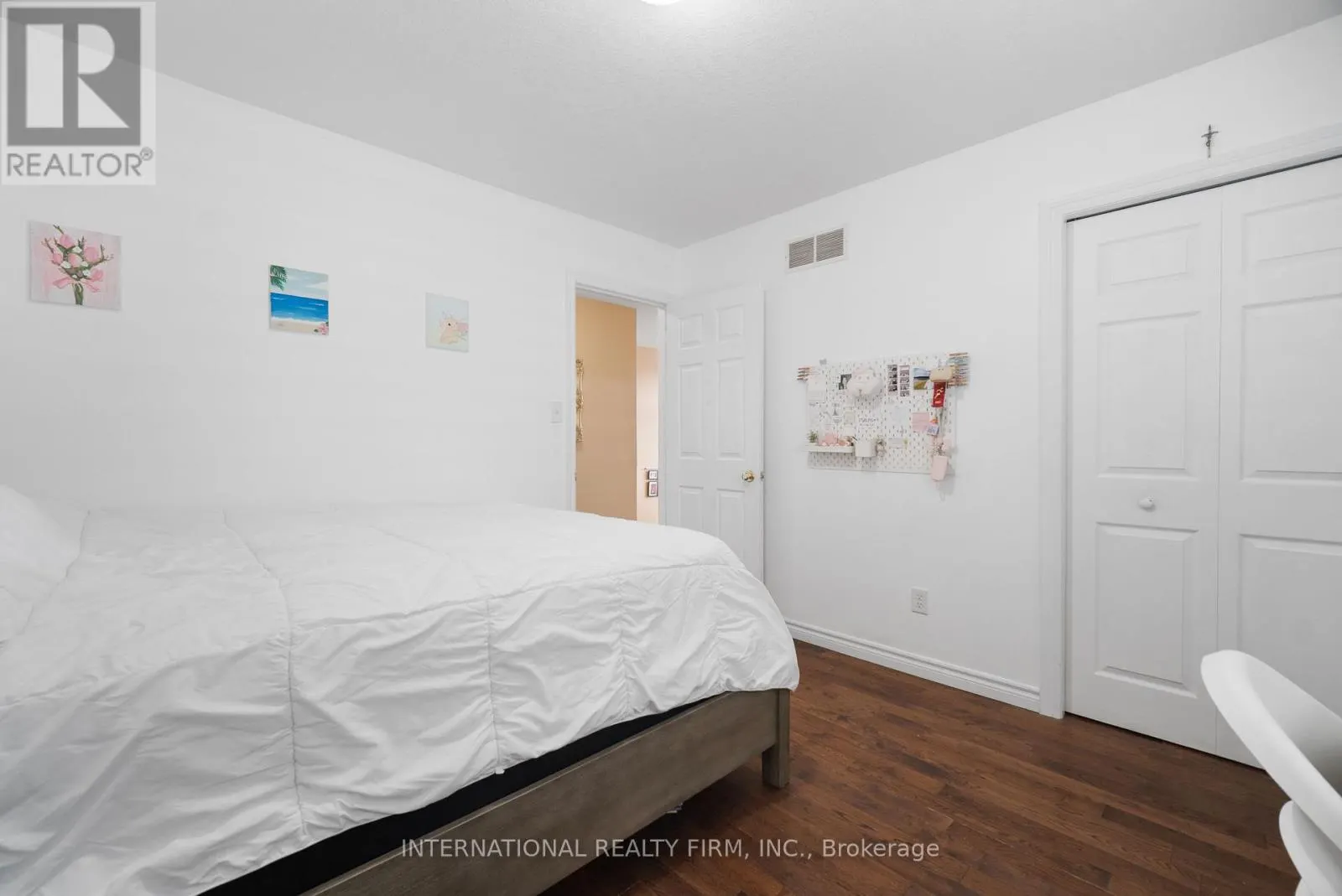 1055 CROSSCREEK CRESCENT
