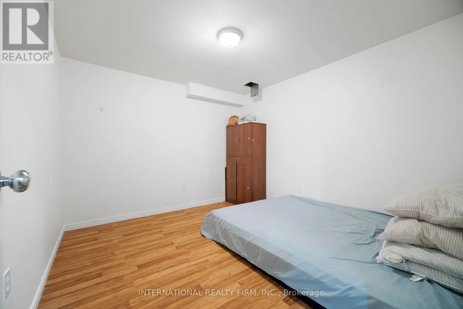 1055 CROSSCREEK CRESCENT