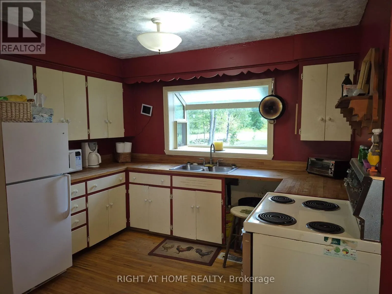 326 CALABOGIE ROAD