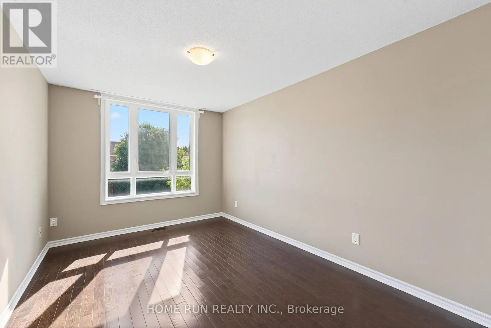 140 KINGHAVEN CRESCENT