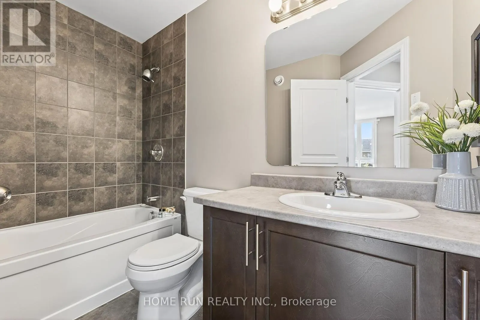 140 KINGHAVEN CRESCENT