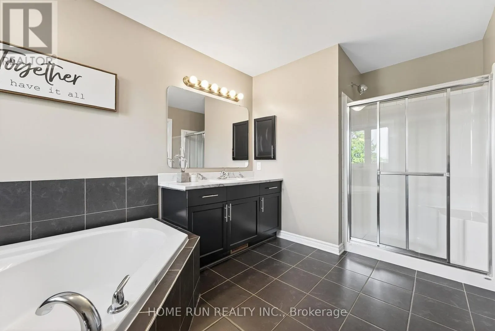 140 KINGHAVEN CRESCENT