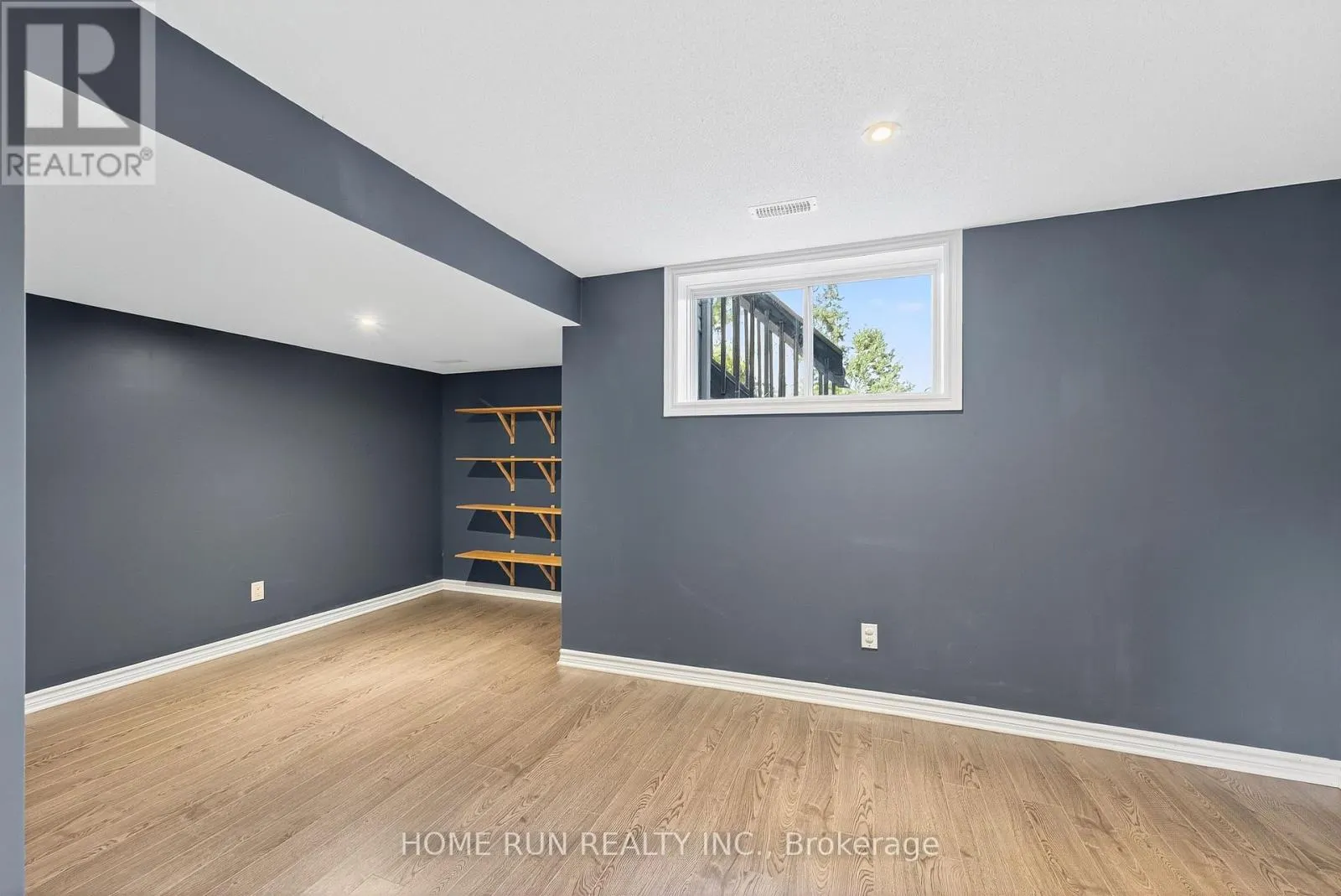 140 KINGHAVEN CRESCENT