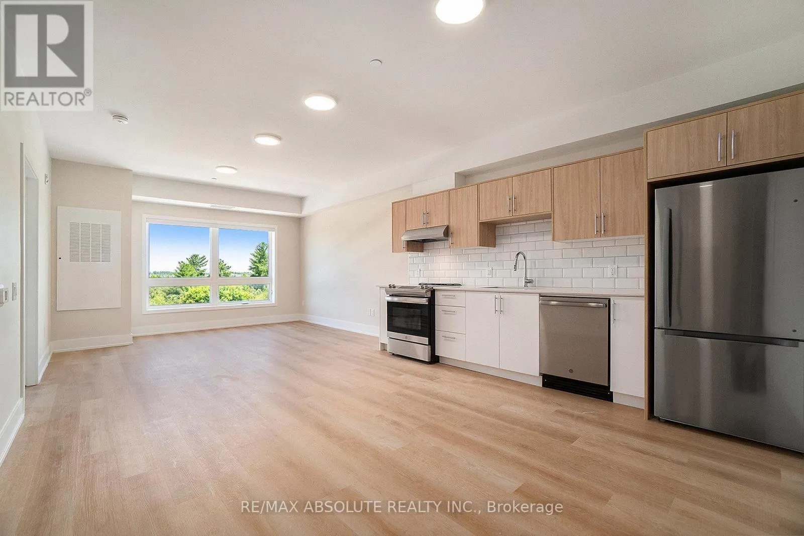 412 - 12 THOMAS STREET S