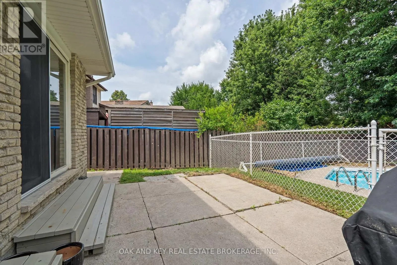948 FARNHAM ROAD N