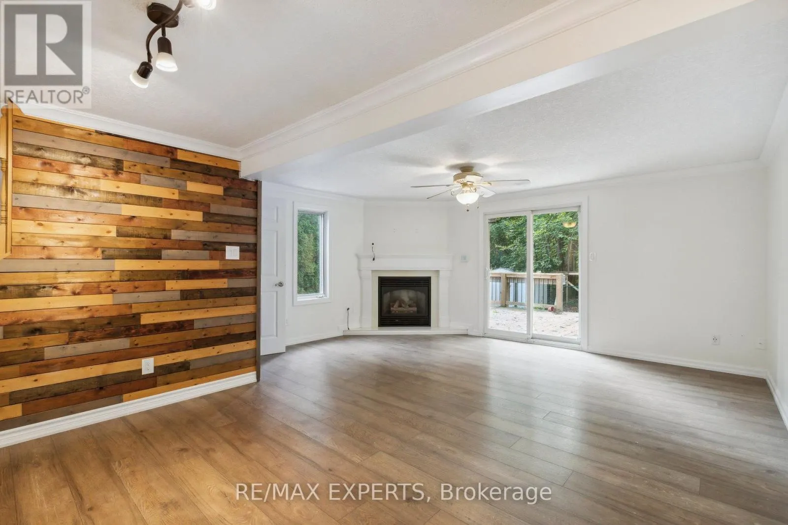 418 WOODS LANE
