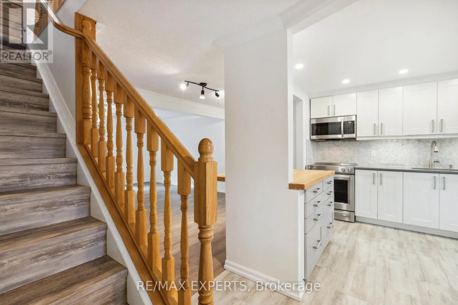 418 WOODS LANE