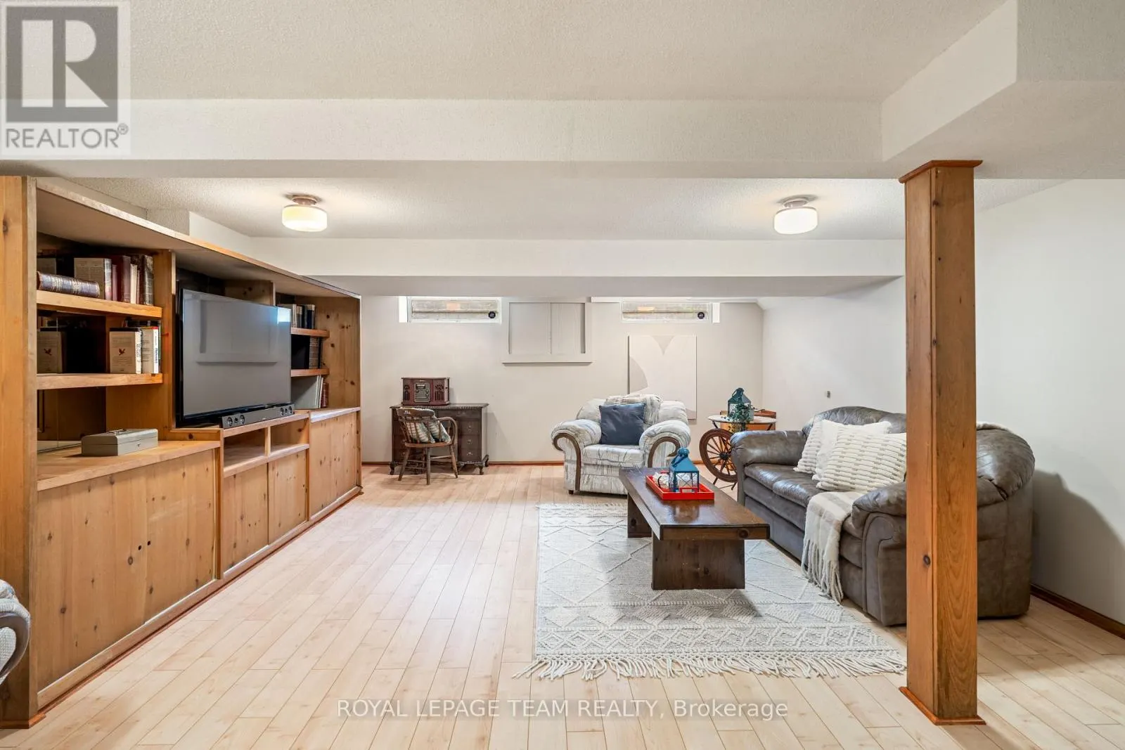 2128 HUBBARD CRESCENT