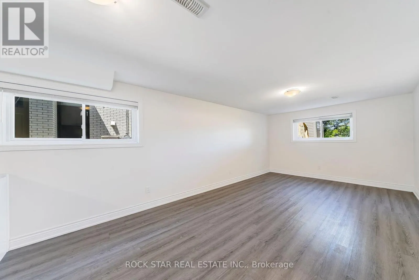 13 MEADOWBROOK CRESCENT