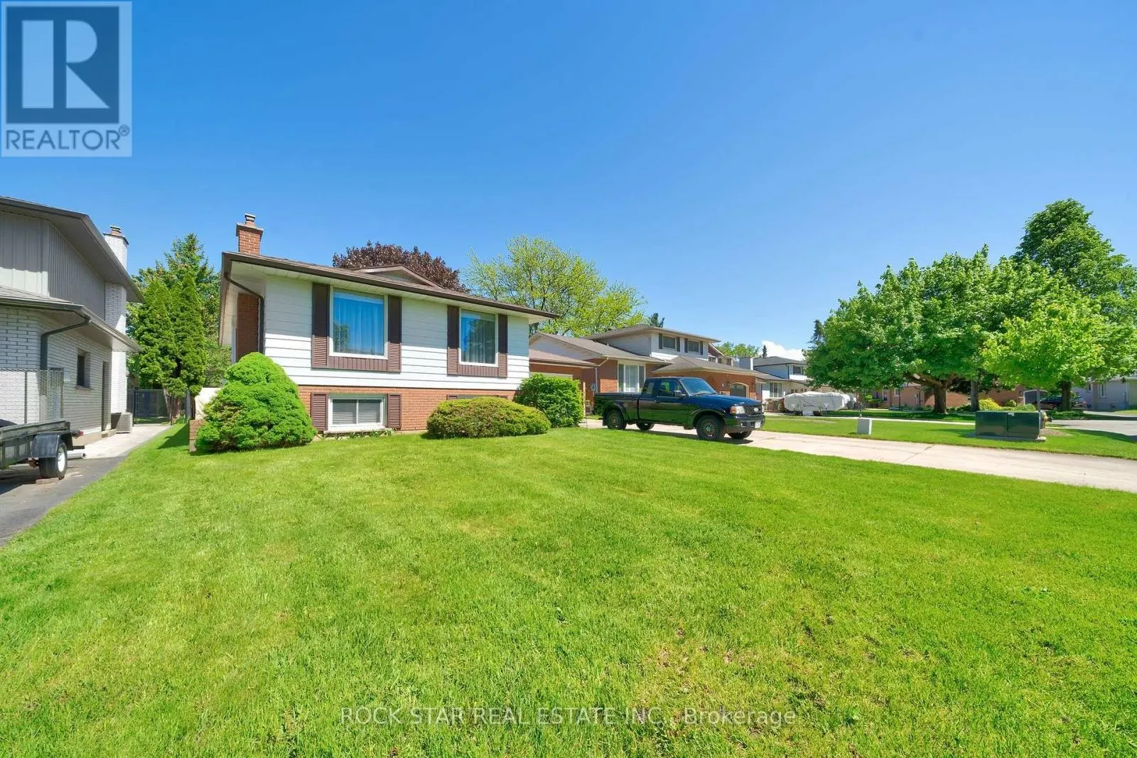 13 MEADOWBROOK CRESCENT