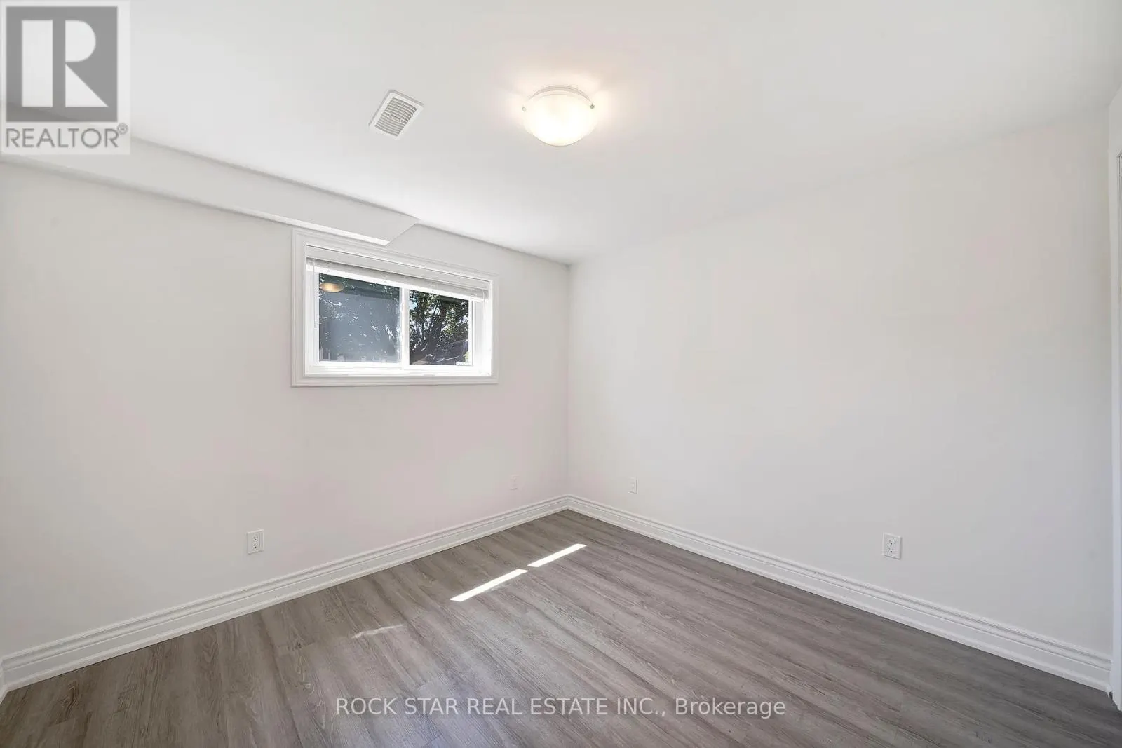 13 MEADOWBROOK CRESCENT