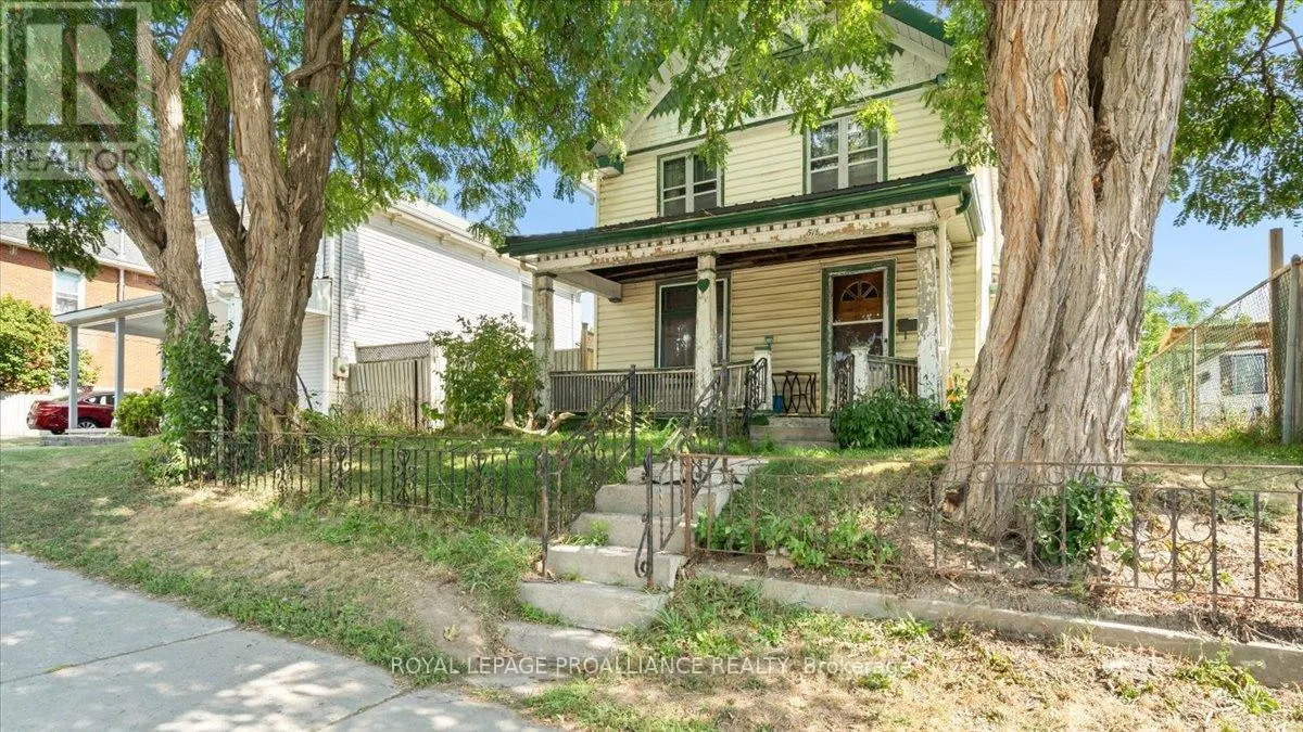 51 1/2 NORTH FRONT STREET