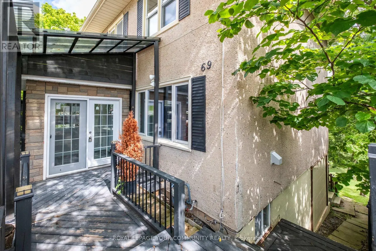 69 HILLVIEW ROAD