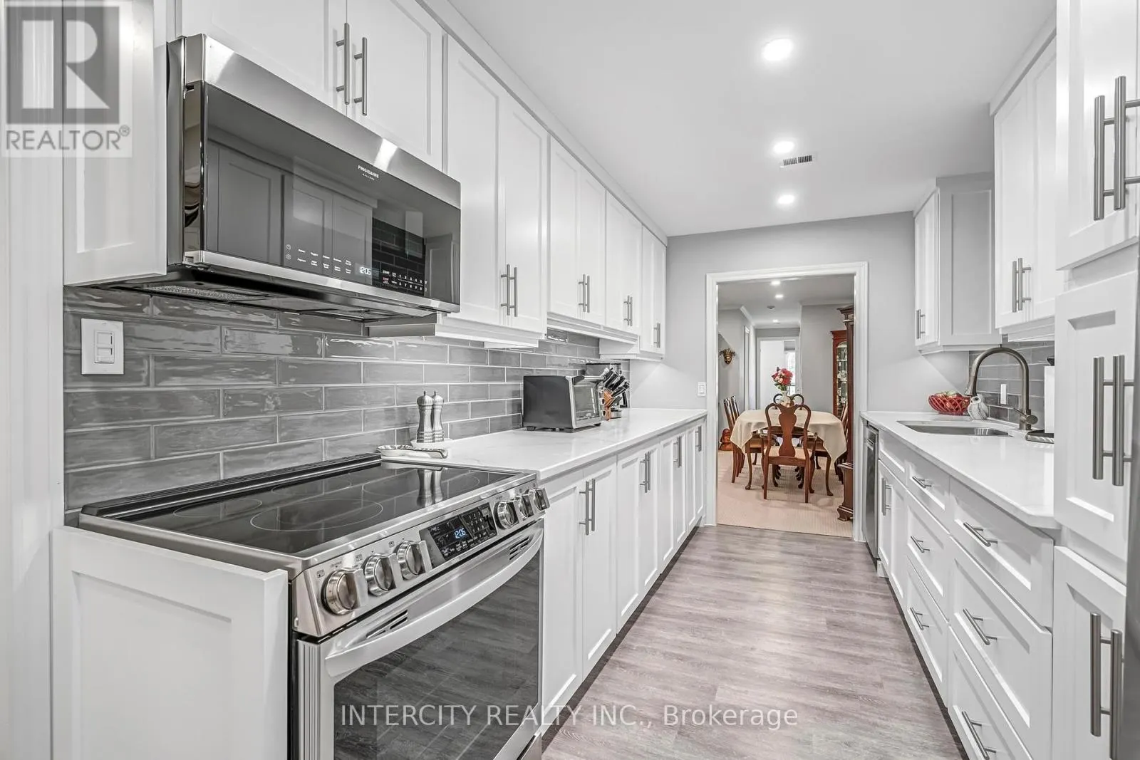 412 - 2555 3RD AVENUE W