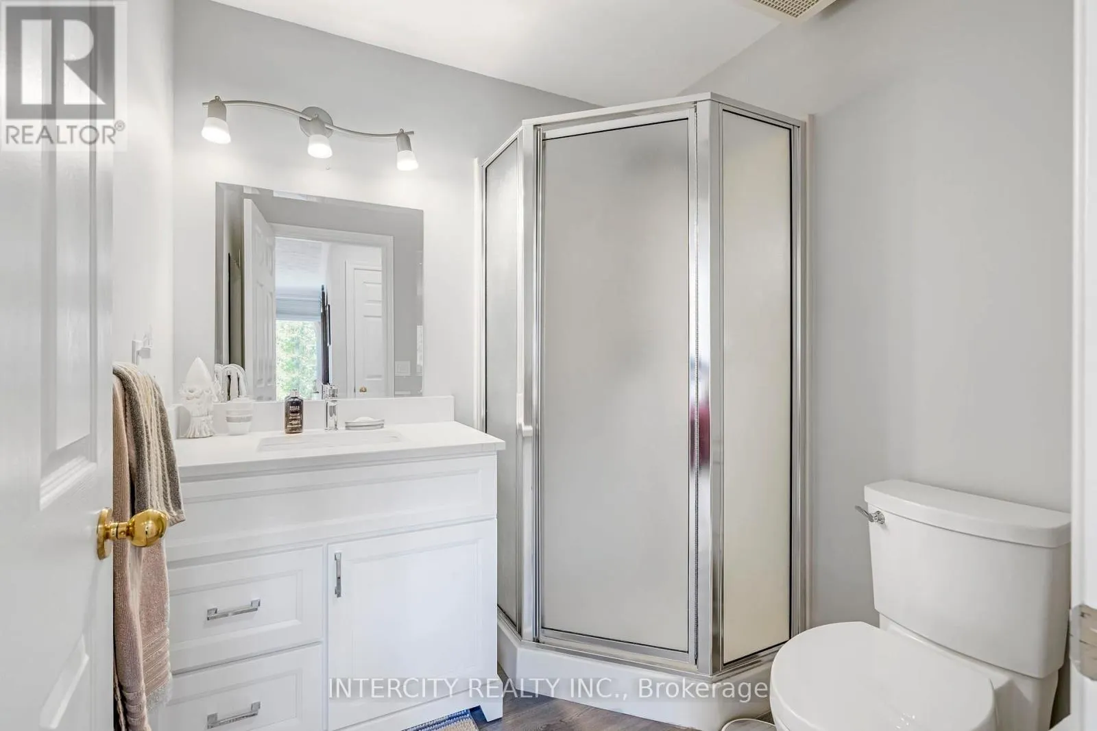412 - 2555 3RD AVENUE W