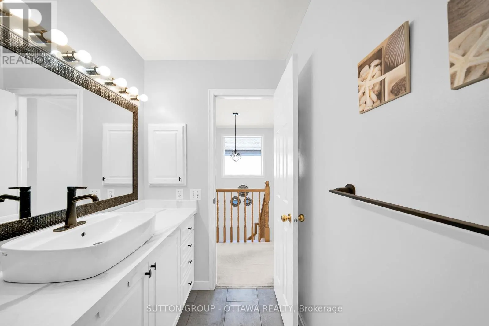 11 BAYPOINTE CRESCENT
