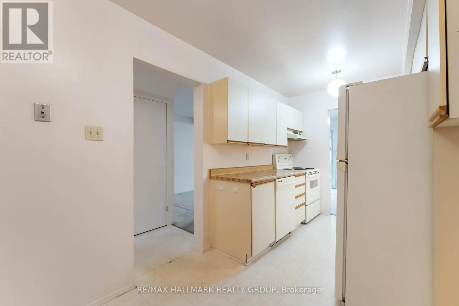 447 CANOTIA PLACE