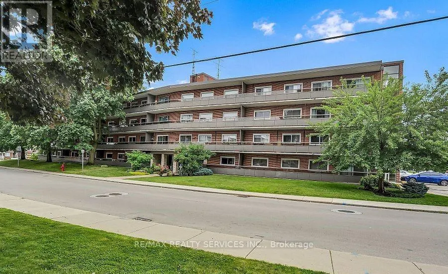 203 - 11 WOODMAN DRIVE S