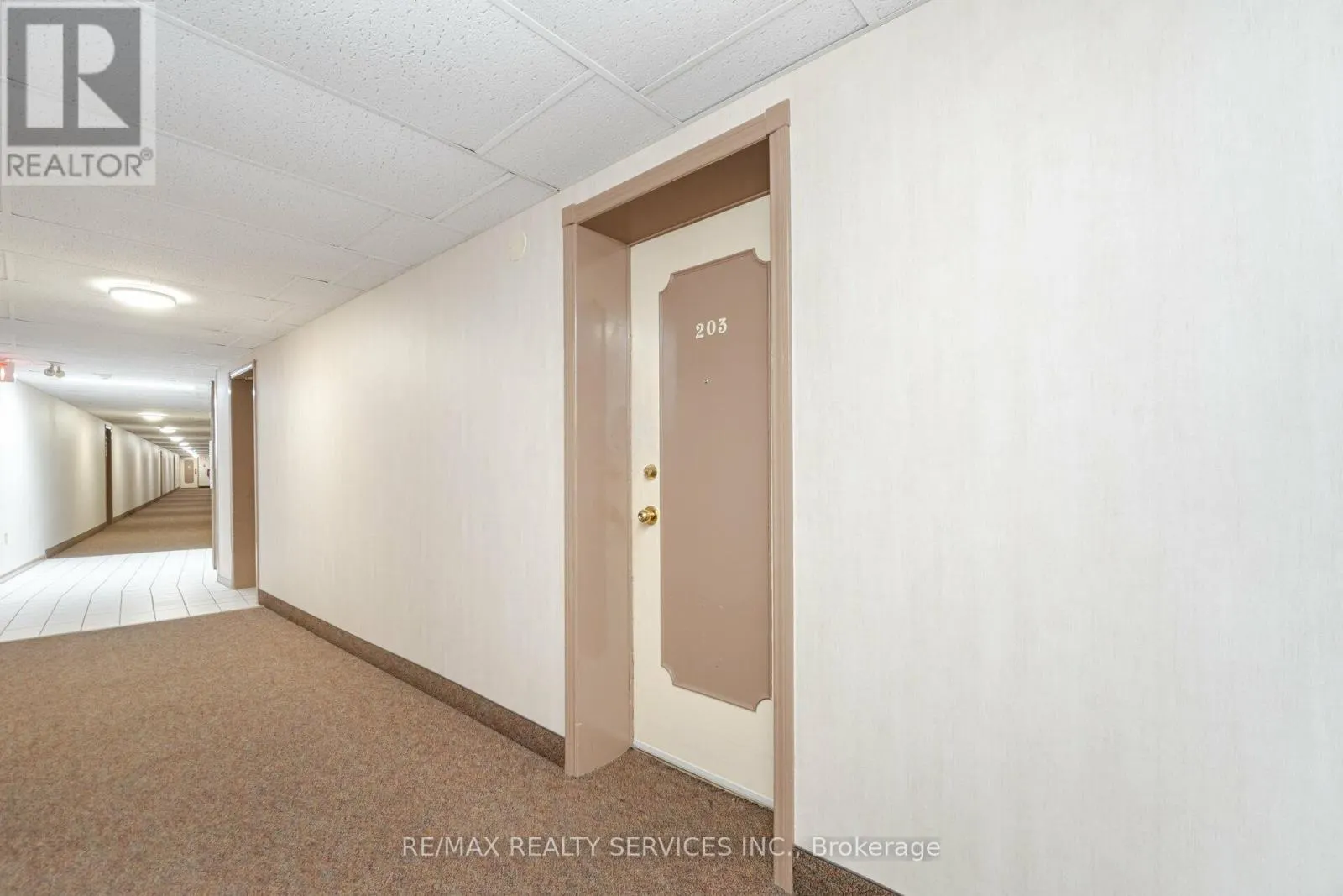 203 - 11 WOODMAN DRIVE S