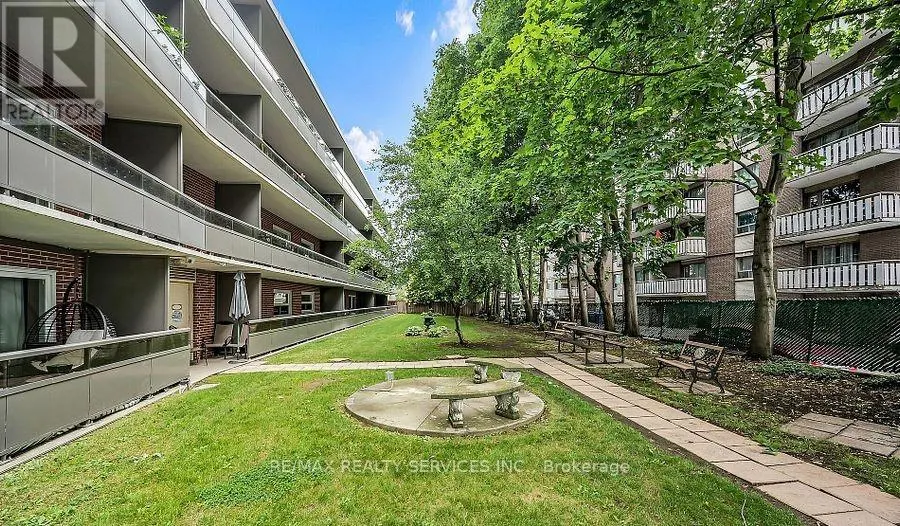 203 - 11 WOODMAN DRIVE S