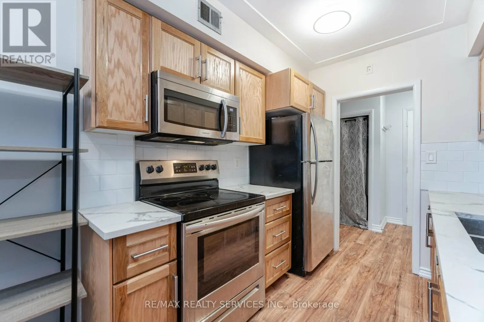 203 - 11 WOODMAN DRIVE S