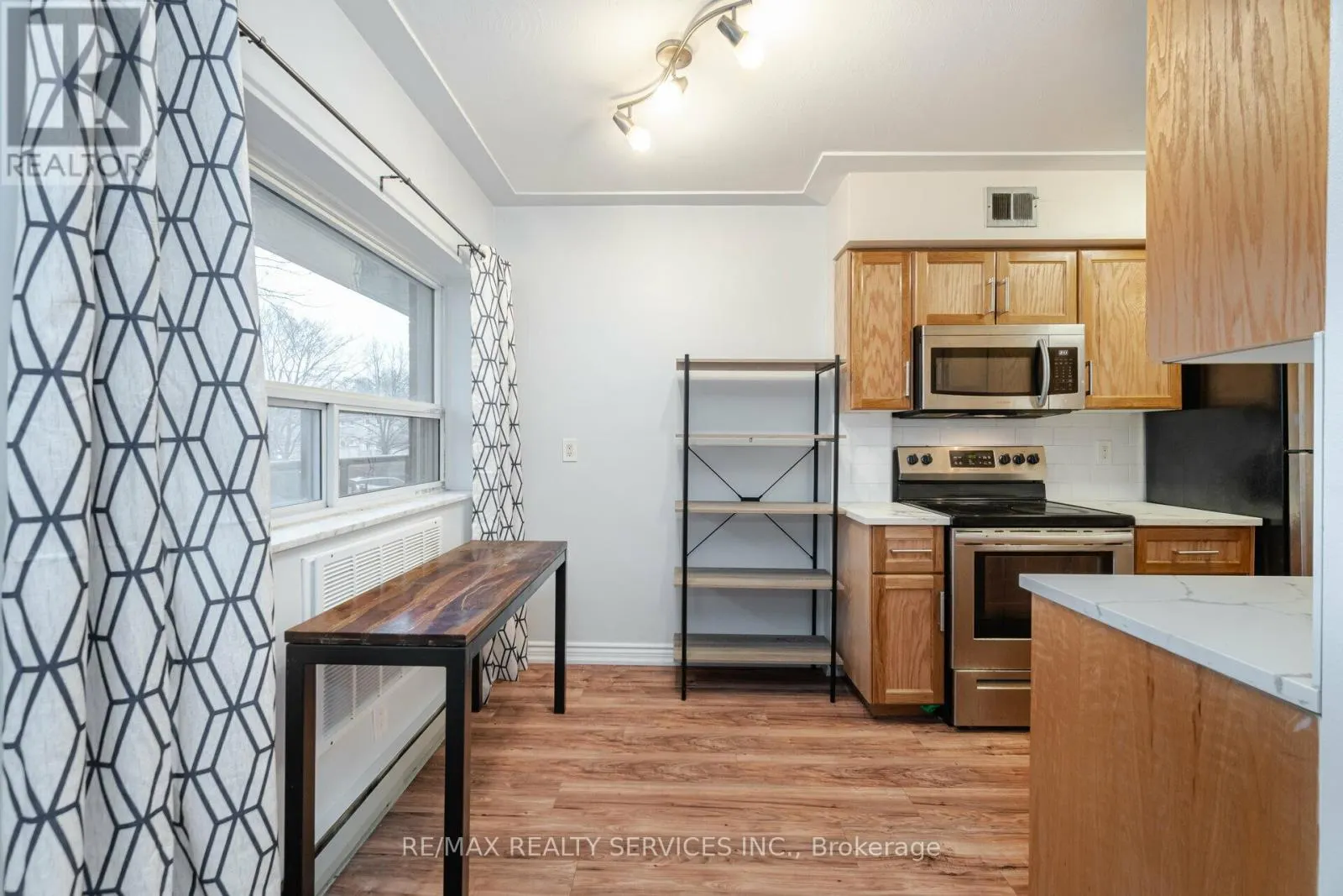 203 - 11 WOODMAN DRIVE S