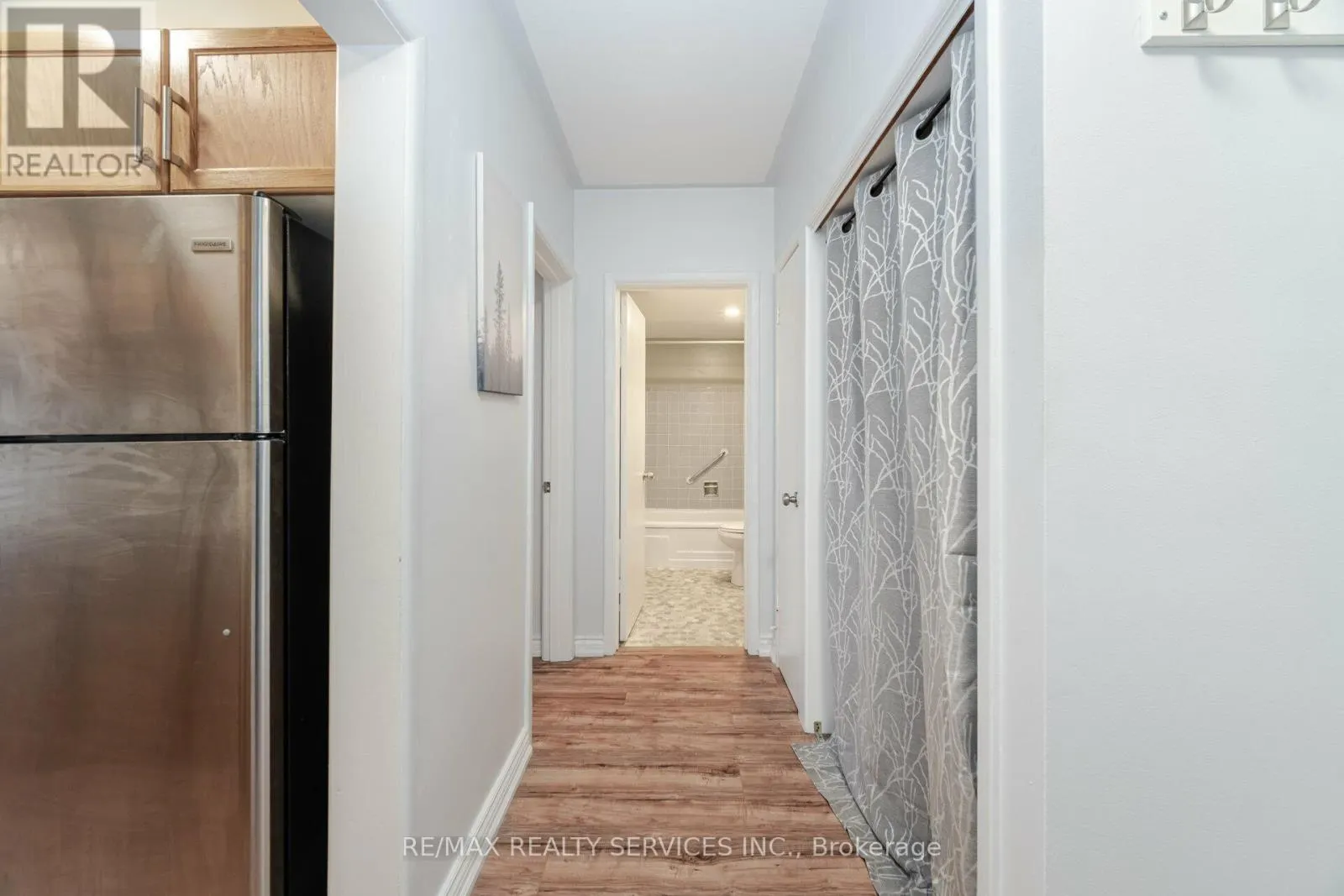 203 - 11 WOODMAN DRIVE S