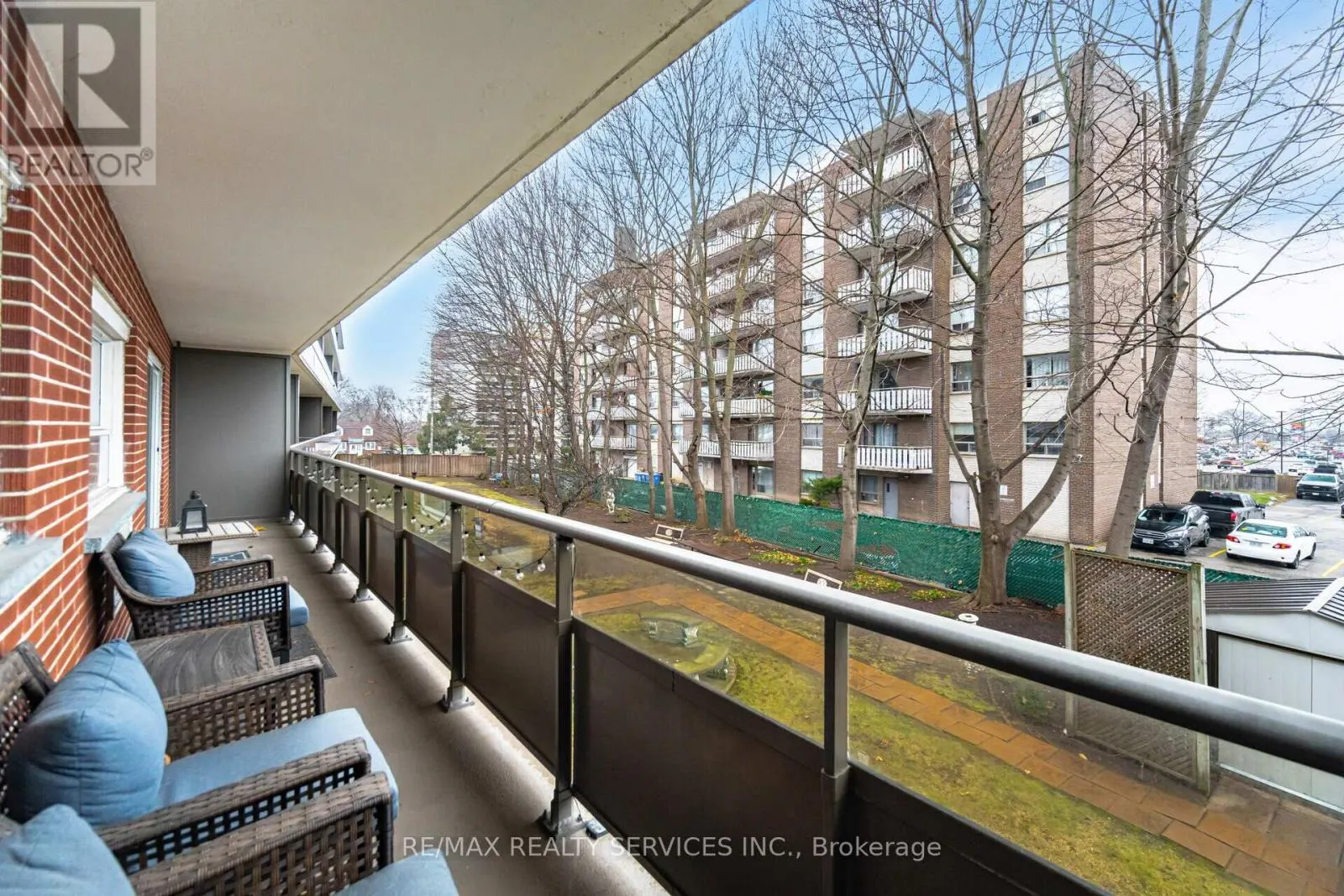 203 - 11 WOODMAN DRIVE S