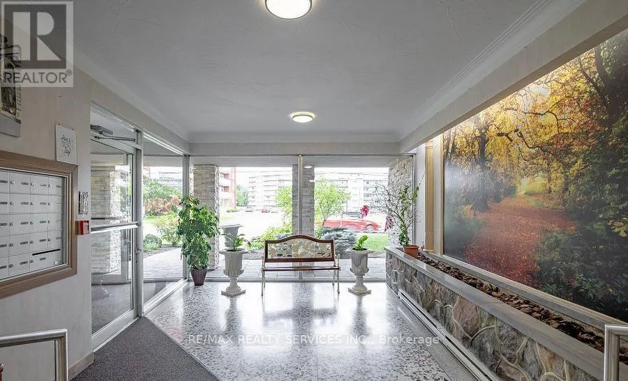 203 - 11 WOODMAN DRIVE S
