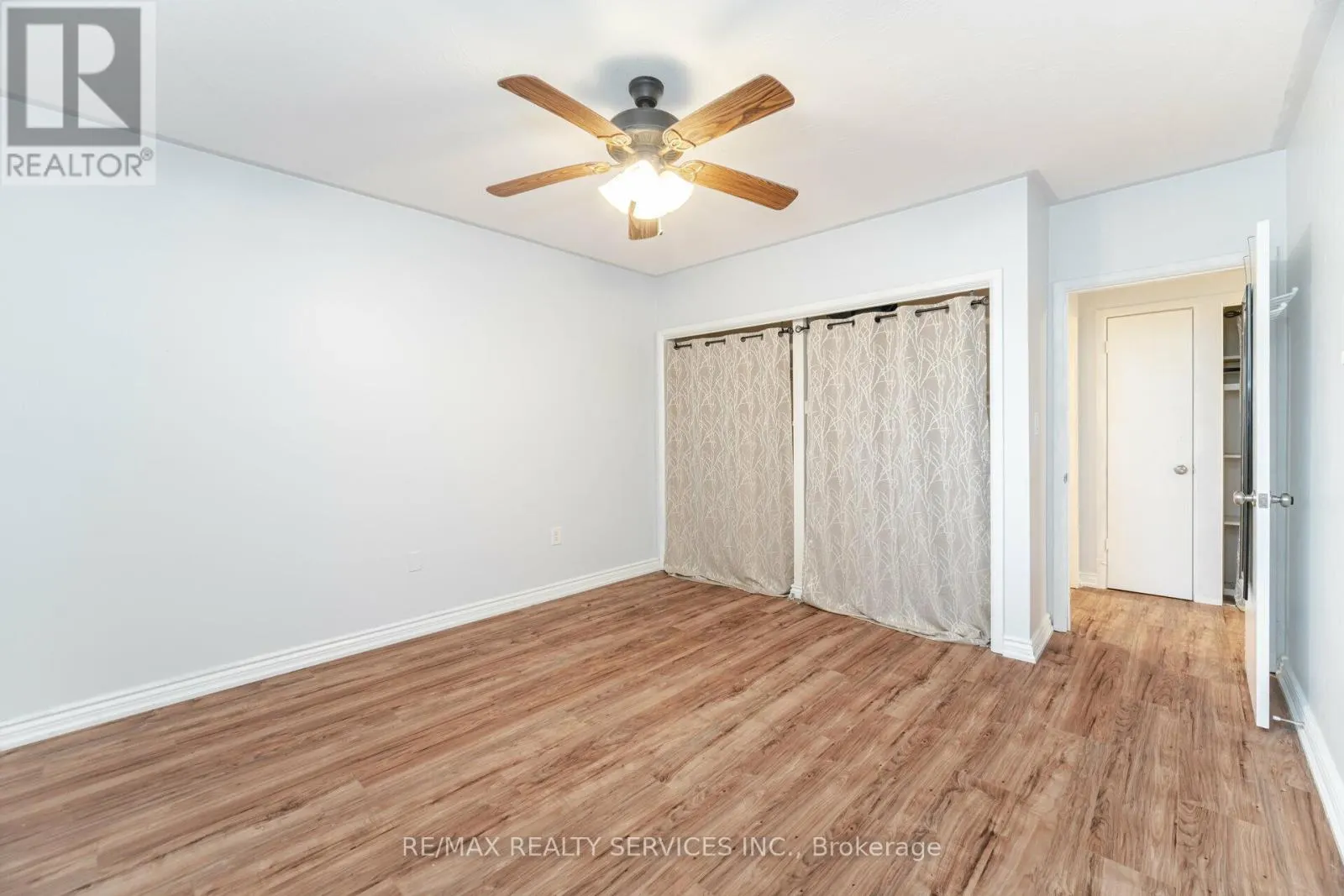 203 - 11 WOODMAN DRIVE S