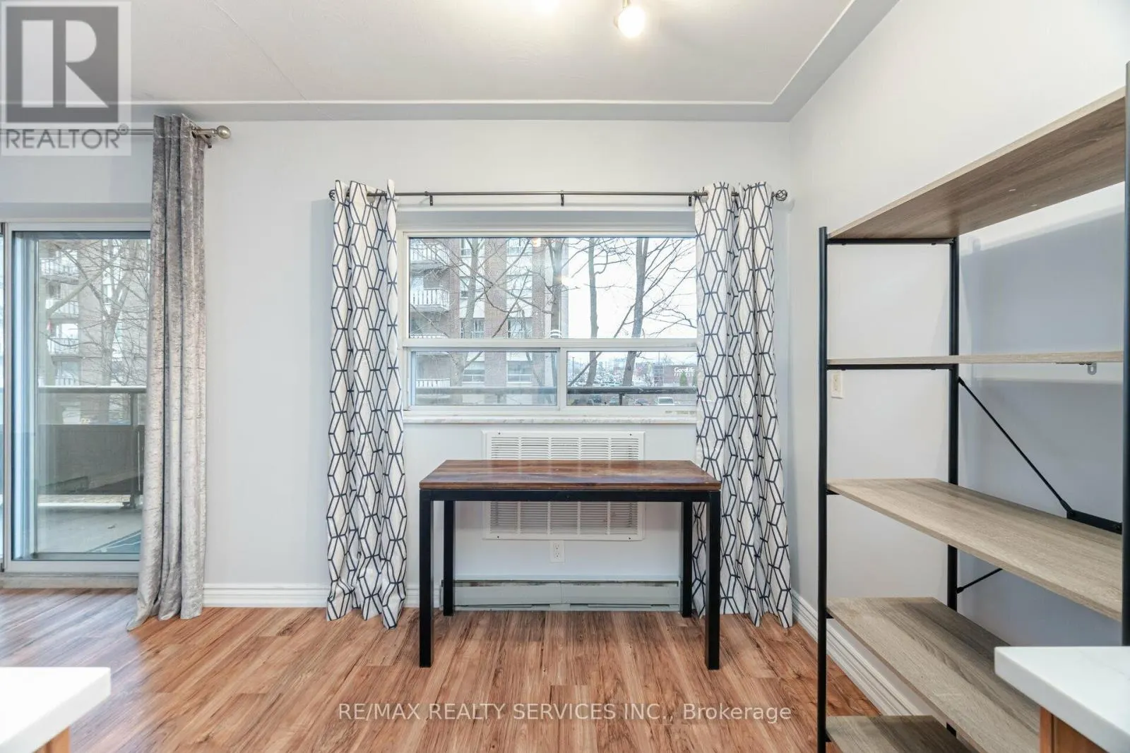 203 - 11 WOODMAN DRIVE S