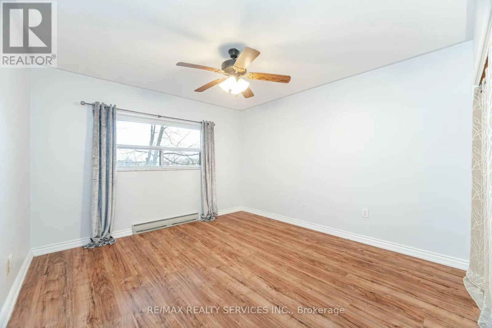 203 - 11 WOODMAN DRIVE S