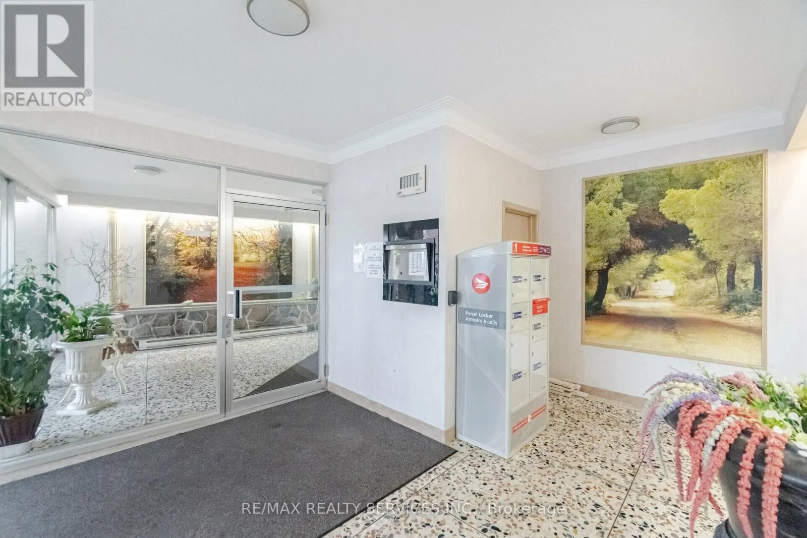 203 - 11 WOODMAN DRIVE S
