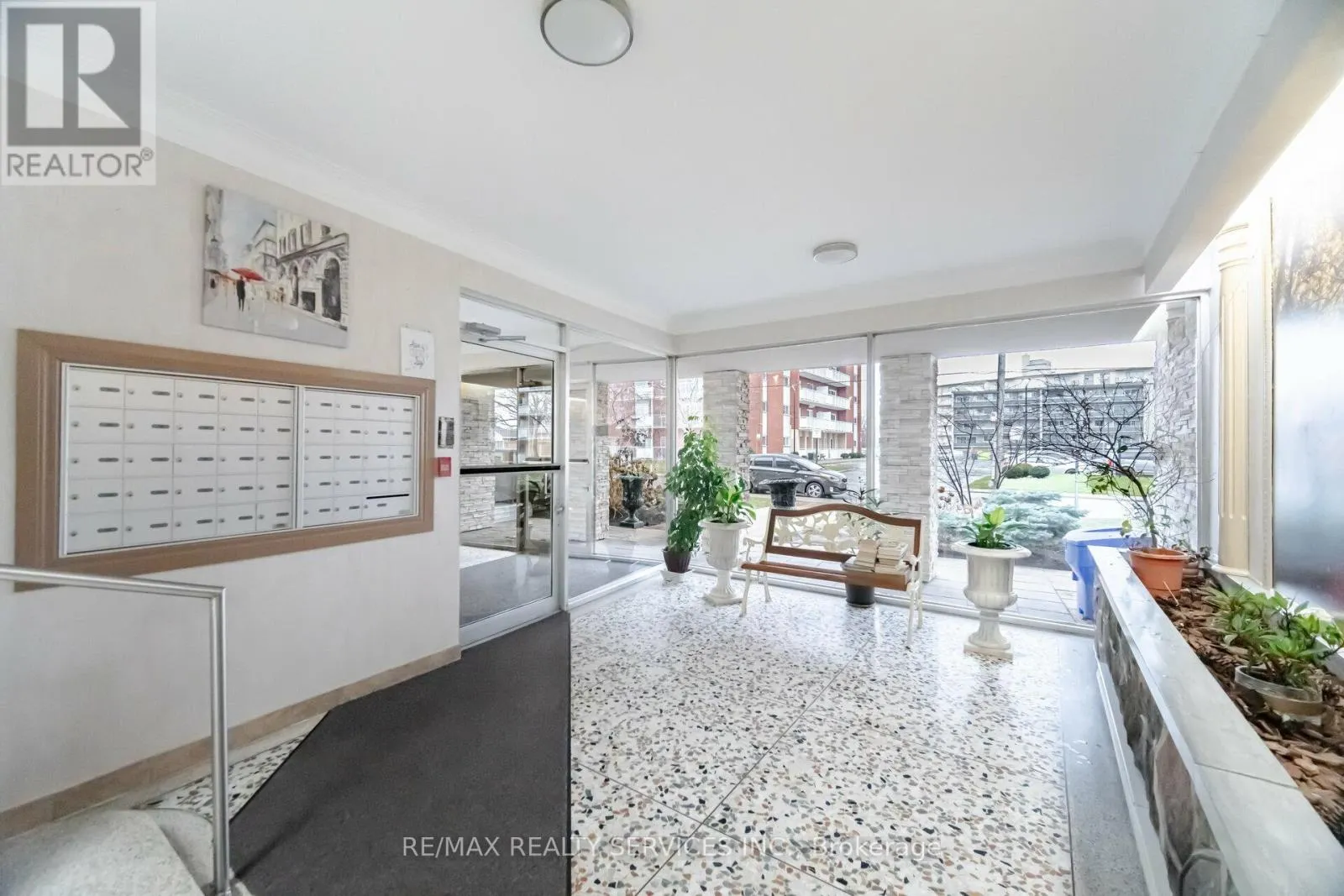 203 - 11 WOODMAN DRIVE S