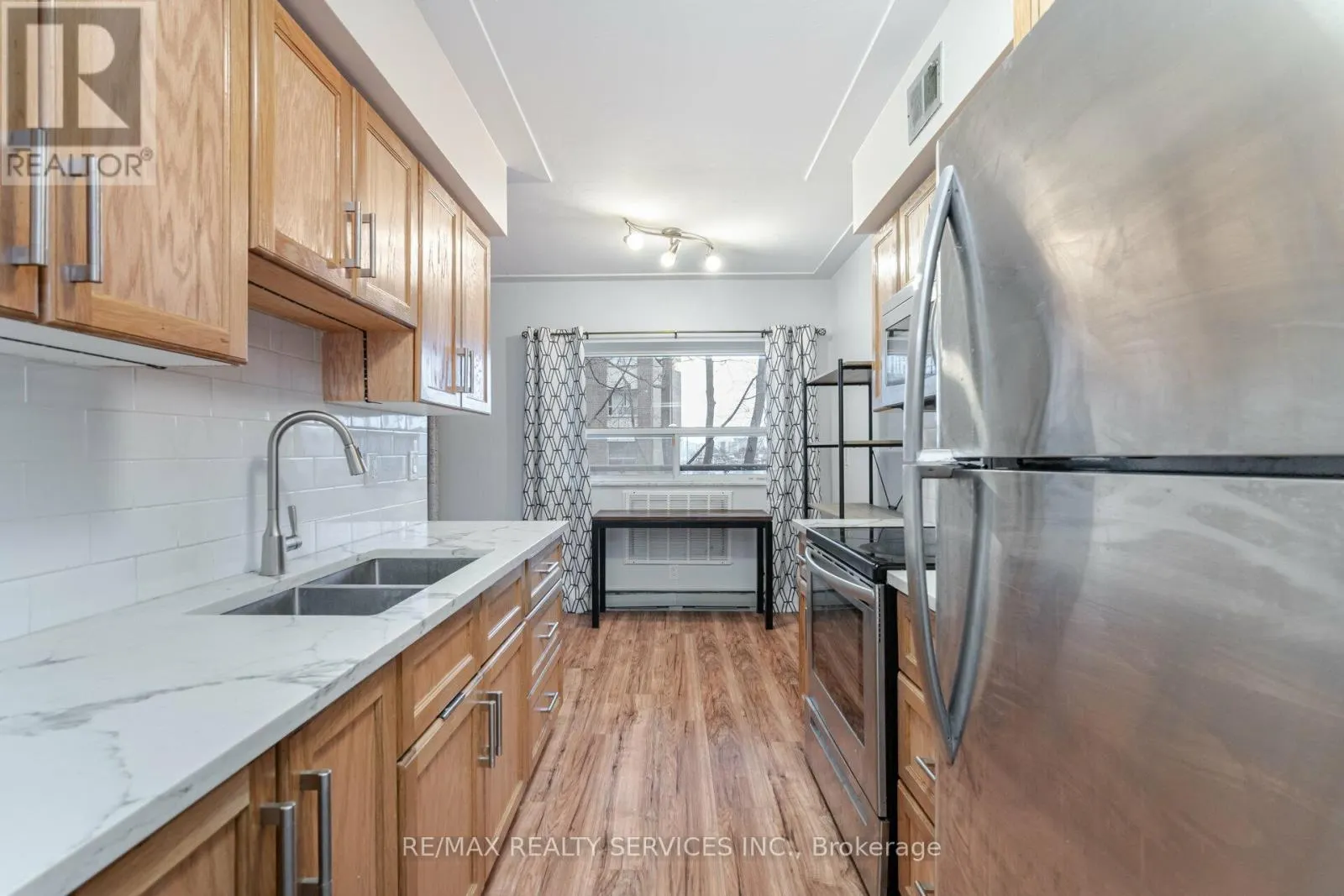 203 - 11 WOODMAN DRIVE S