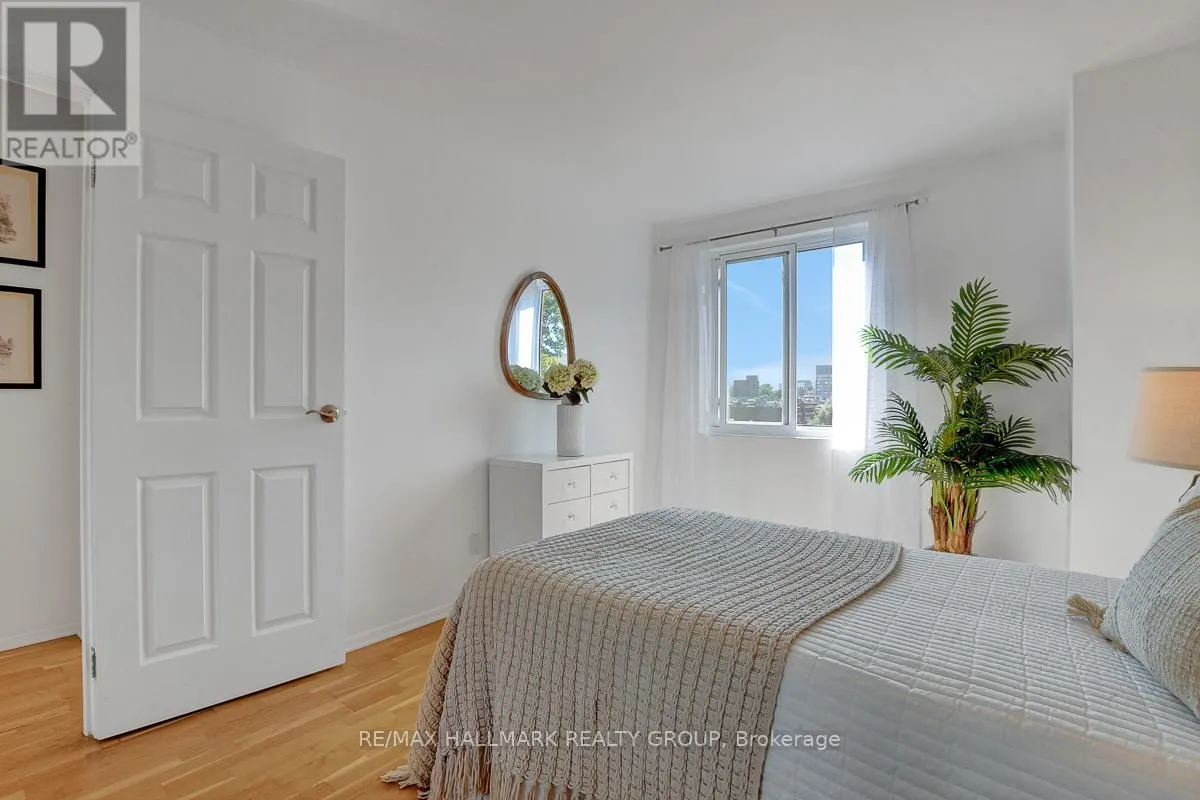 504 - 222 GUIGUES AVENUE