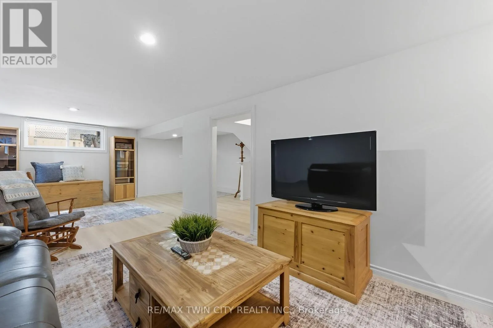 46 ASHGROVE AVENUE