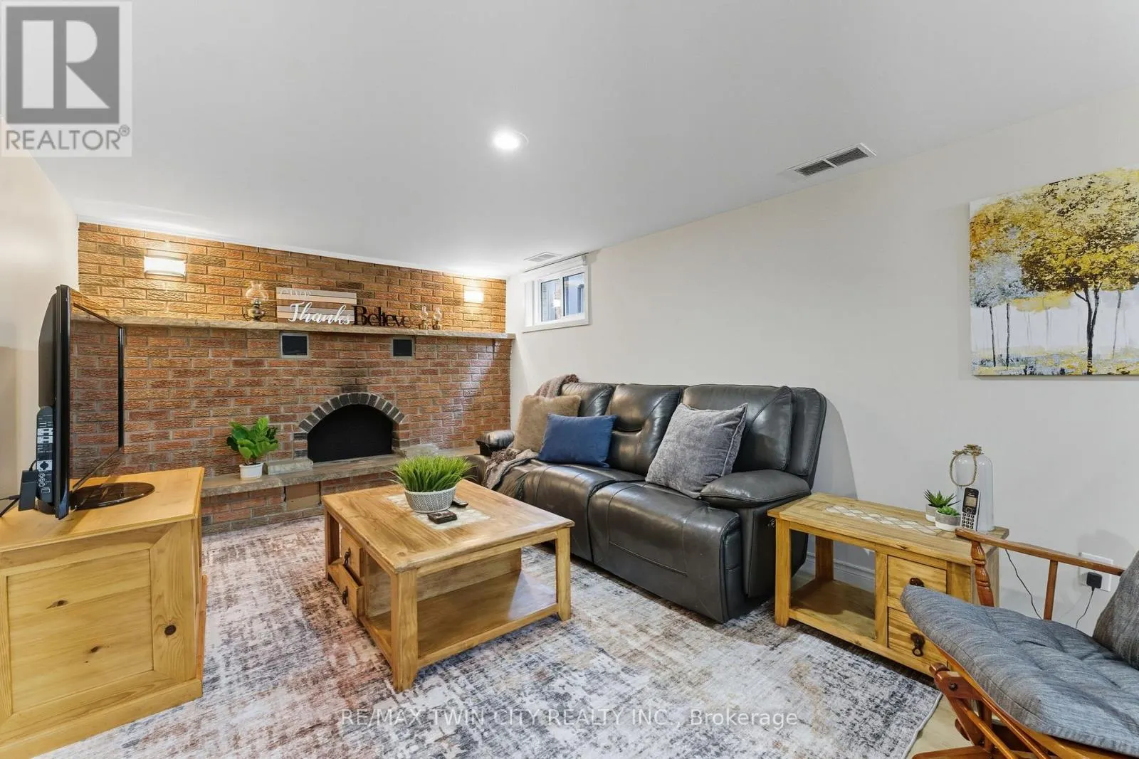 46 ASHGROVE AVENUE