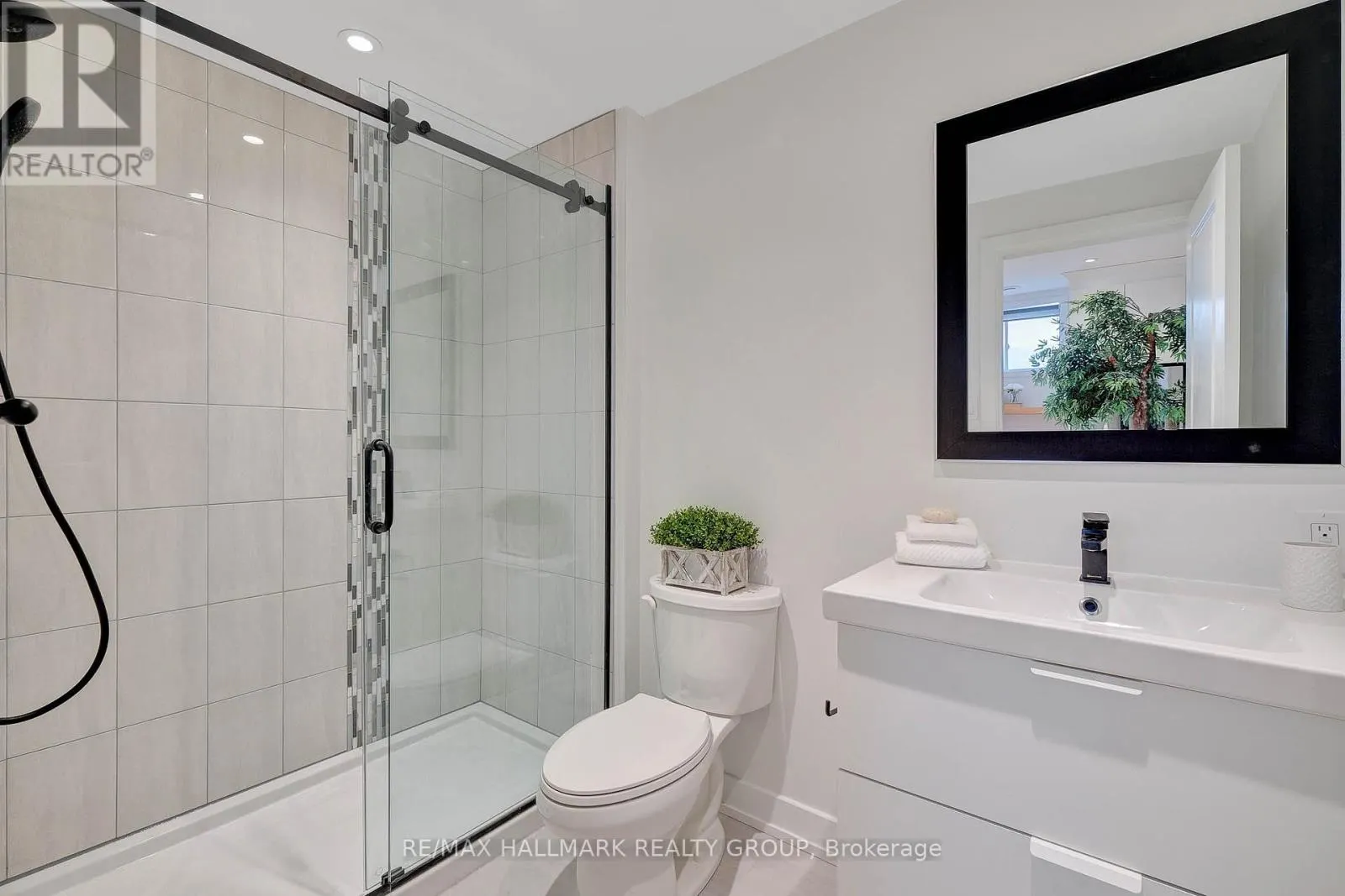 2 - 709A CARSONS ROAD