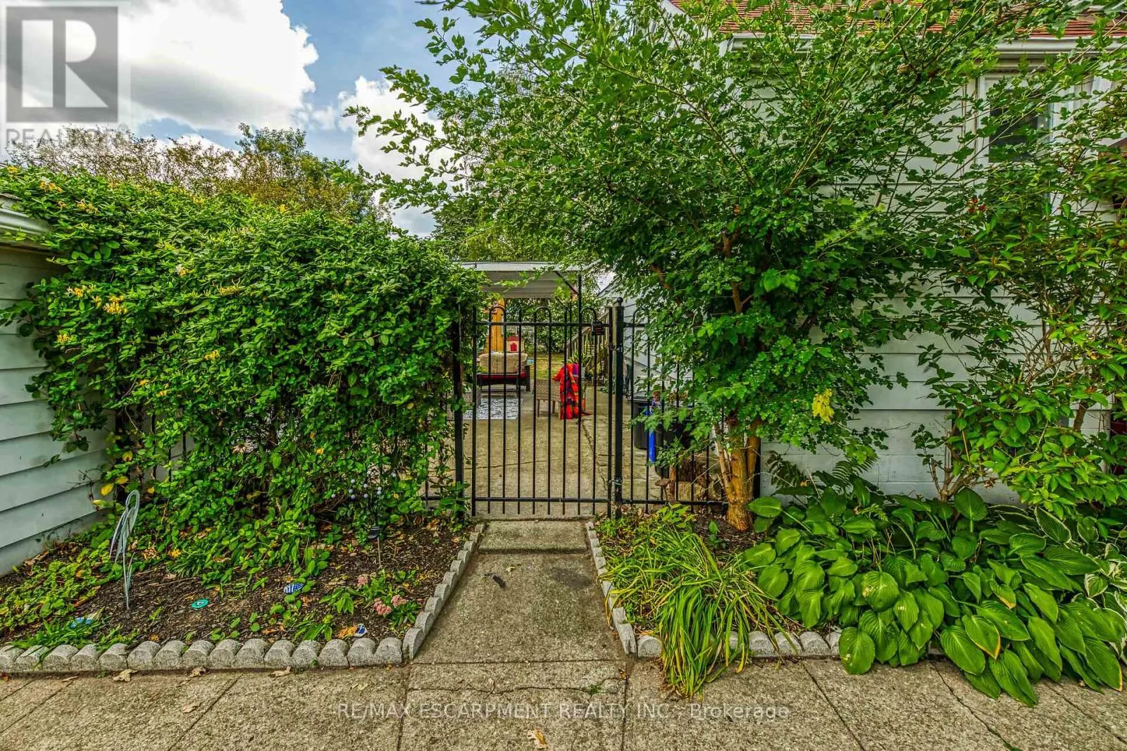 8 DOWNEY ROAD