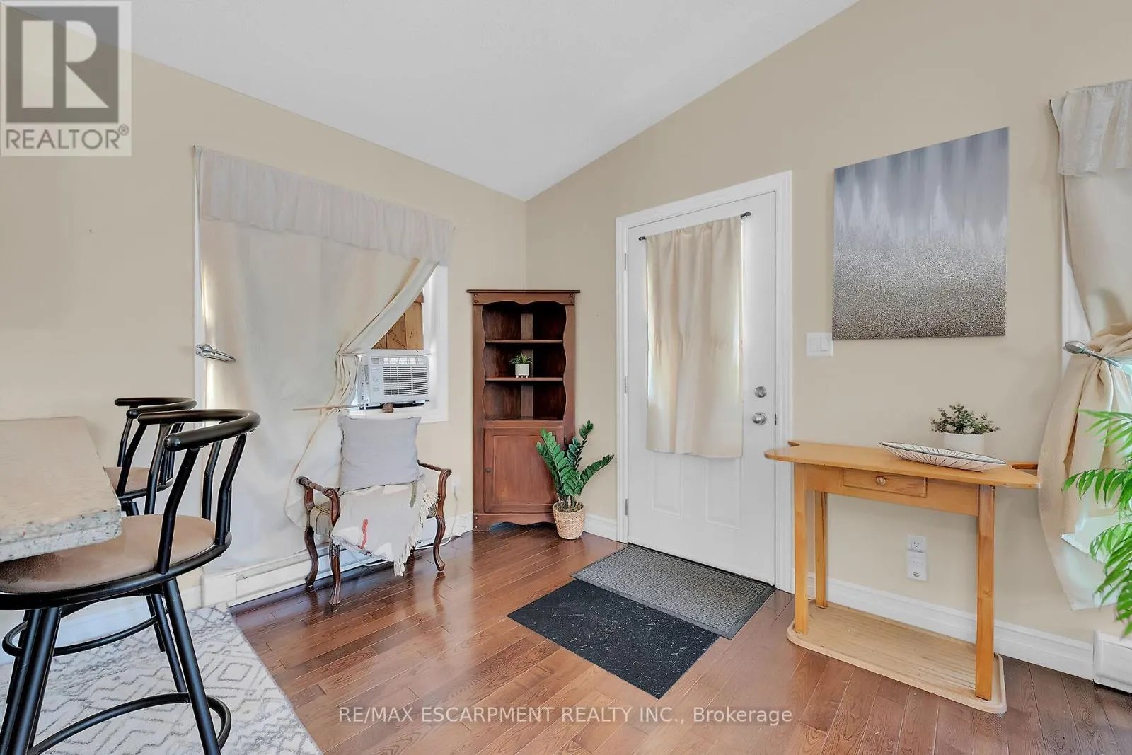 8 DOWNEY ROAD